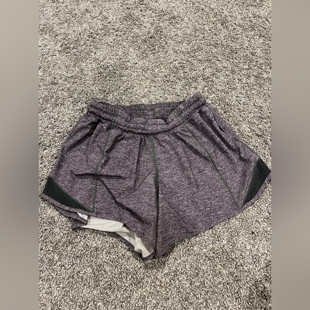 Lululemon size 4 heathered graphite grey hotty hots